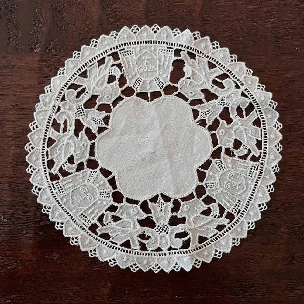 Egyptian Pharaoh Doilies, Rare Antique Embroidered Linens, Set of 2, Egypt - Picture 3 of 7